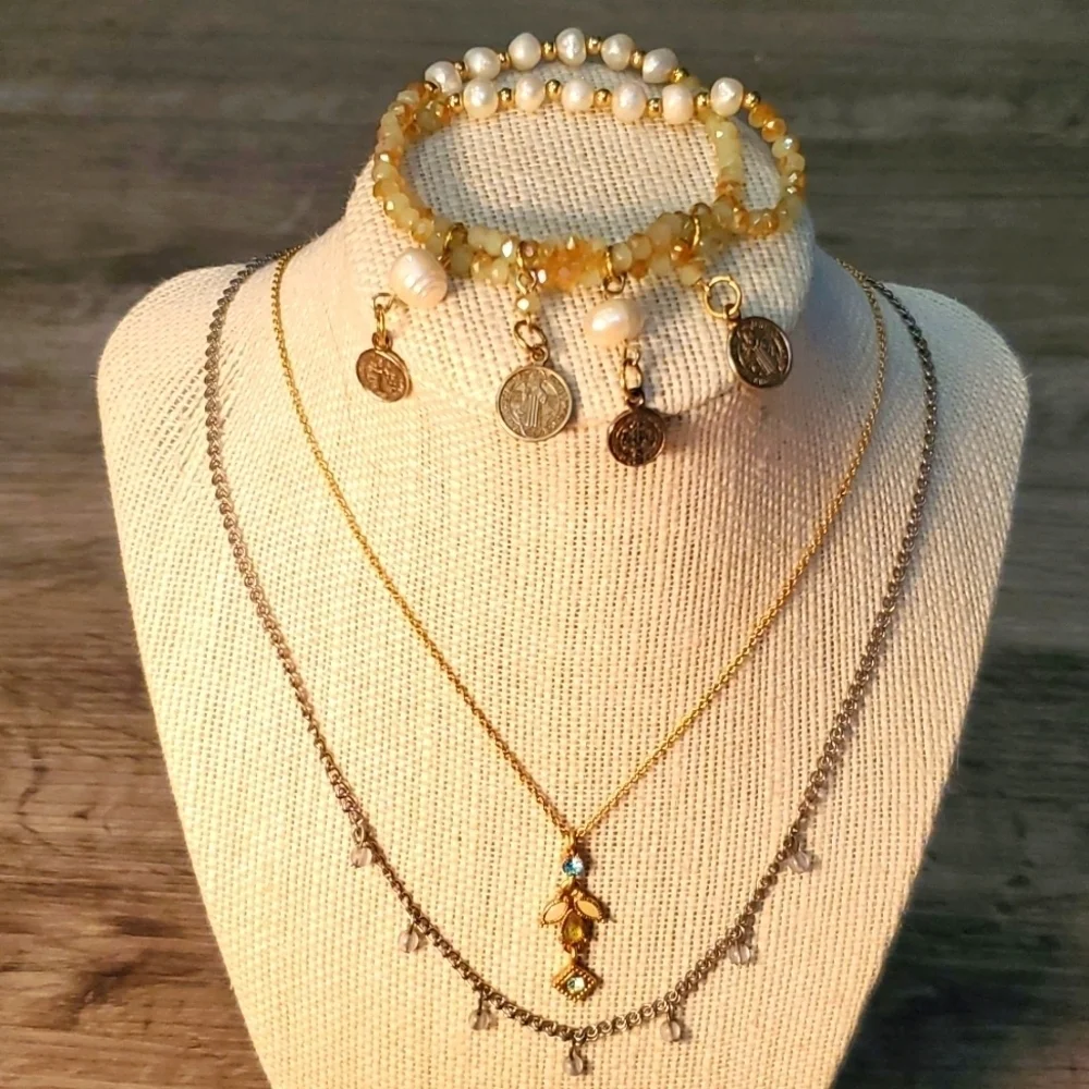 🦋 NWT NECKLACE & BRACELET SET
